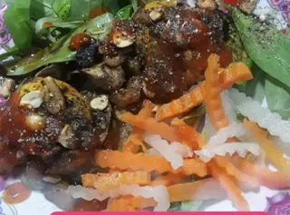 Hình ảnh Phần 4 trứng vịt lộn xào me cay chua ngọt