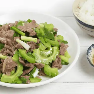 Hình ảnh Cơm thịt bò xào khổ qua