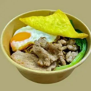 Hình ảnh Hủ tiếu trộn thịt bò - gà xé - trứng