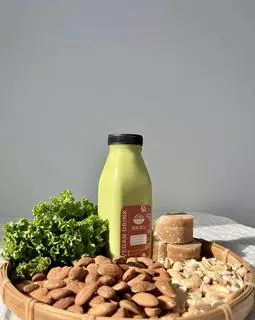Hình ảnh Sữa hạnh nhân - điều - cải kale - quả chà là