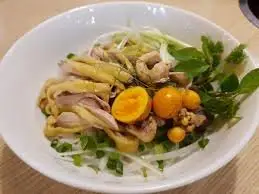 Hình ảnh Phở trộn gà đùi