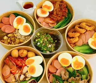 Hình ảnh Mì trộn trứng cá viên