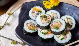 Hình ảnh Kimbap cơm cuộn rong biển
