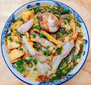 Hình ảnh Bún riêu sụn - trứng