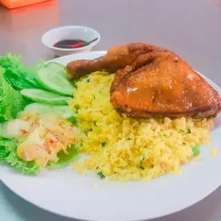 Hình ảnh Cơm đùi gà lớn xối mỡ