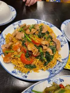 Hình ảnh Mì tôm tim cật xào mềm