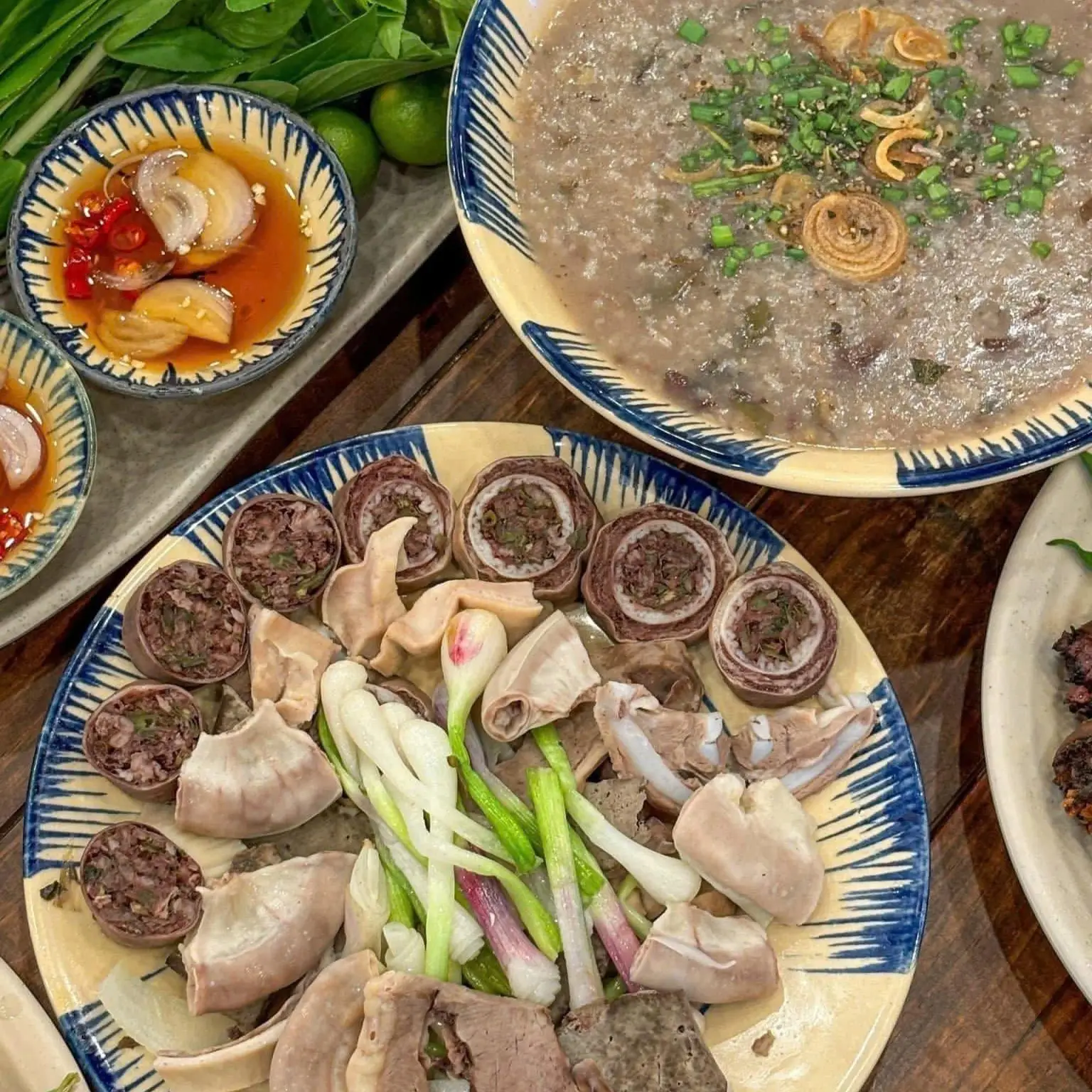 Hình ảnh  Cháo Lòng Má Heo & Đồ nướng - Phạm Văn Đồng