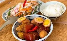 Hình ảnh Cơm Thịt Kho Trứng Cút