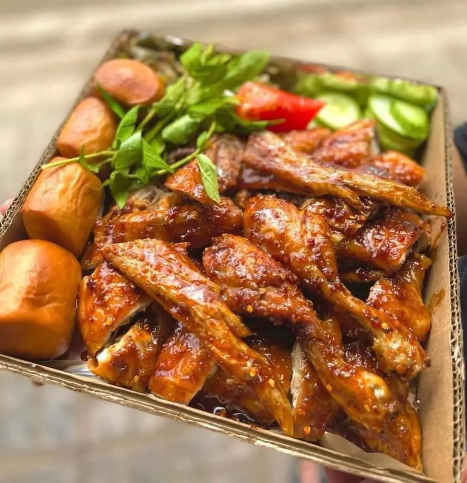 Hình ảnh Gà nướng nguyên con - 5 màn thầu