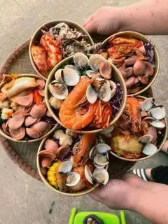 Hình ảnh Mì cay kim chi hải sản + Trà tắc