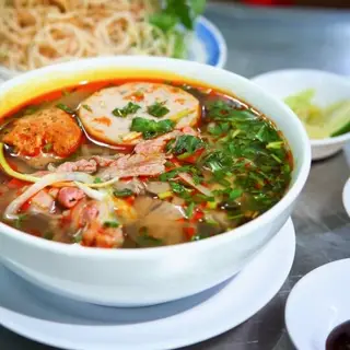 Hình ảnh Bún bò giò mọc