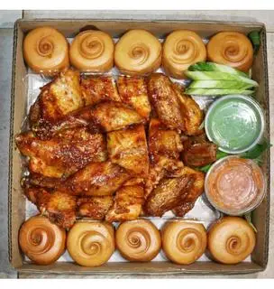 Hình ảnh Combo gà quay - 10 bánh bao