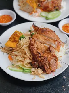 Hình ảnh Cơm sườn bì chả