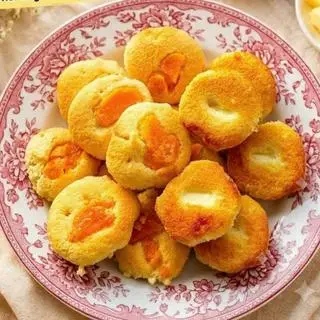 Hình ảnh Bánh bông lan phô mai trứng muối chà bông - 10 cái