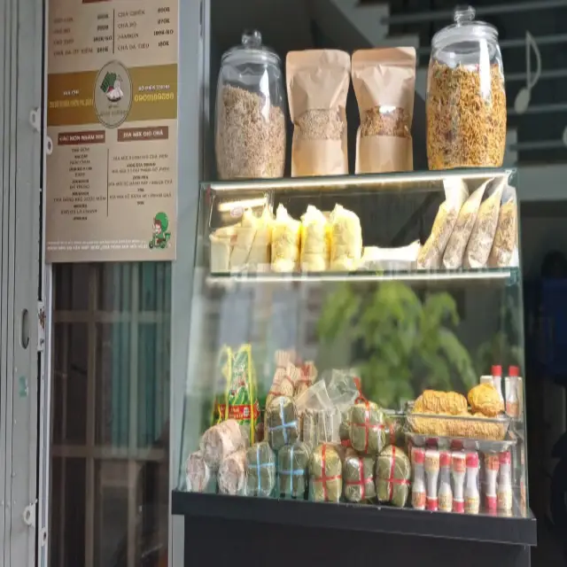 Hình ảnh Giò chả Lang Hương - Bùi Thị Xuân