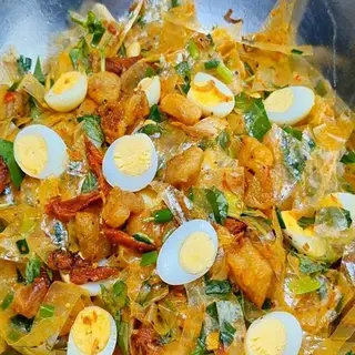 Hình ảnh Bánh tráng dẻo trộn mỡ hành rau xoài ăn chay