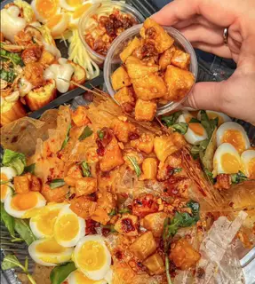 Hình ảnh Bánh tráng trộn top mỡ - da heo
