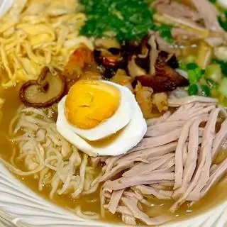 Hình ảnh Bún thang gà đùi