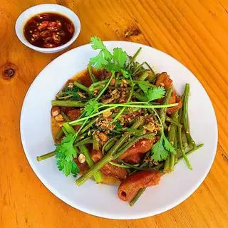 Hình ảnh Phá lấu xào rau muống
