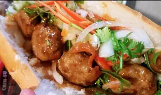 Hình ảnh Bánh mì thịt viên nướng