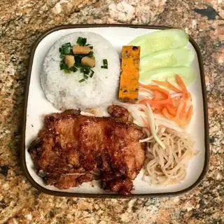 Hình ảnh Cơm sườn cốt lết - bì - chả trứng