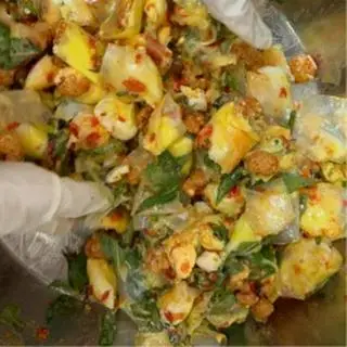 Hình ảnh Bánh tráng cuộn lắc tóp mỡ