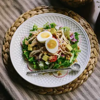 Hình ảnh Salad Gà Xé Hạnh Nhân Trứng