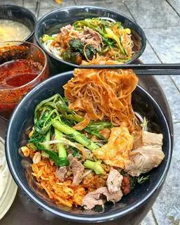 Hình ảnh Bánh đa cua trộn chả cá,giò tai.