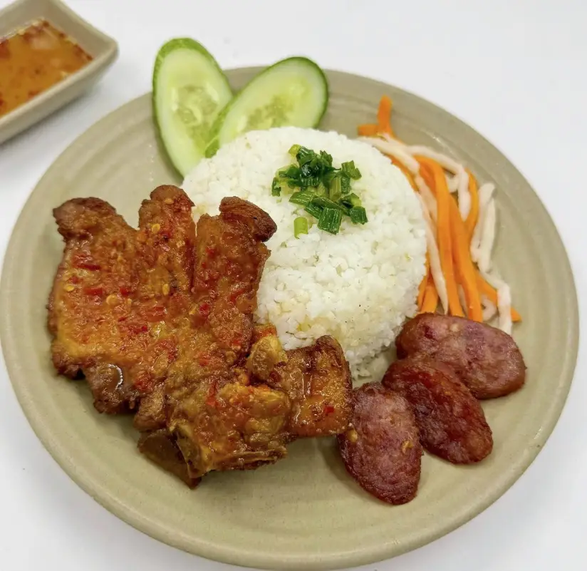 Hình ảnh Cơm sườn lạp xưởng