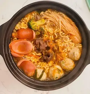 Hình ảnh Mì cay xúc xích