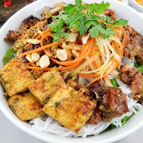 Hình ảnh Bún thịt nướng nem cua bể