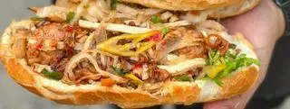 Hình ảnh Bánh mì đặc biệt thịt muối xíu mại
