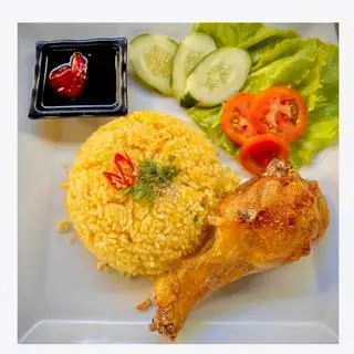Hình ảnh Rice with chicken thigh garlic fish sauce