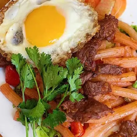Hình ảnh Nui xào bò - trứng