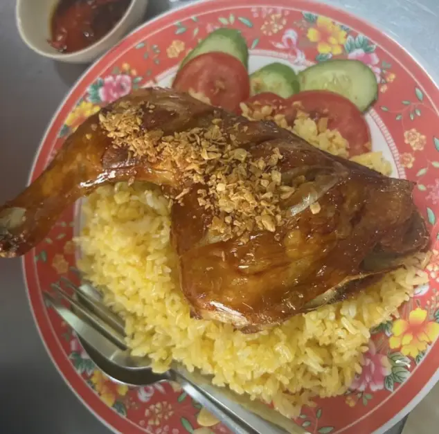 Hình ảnh Cơm gà xối mỡ