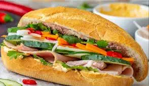 Hình ảnh Bánh mì pate dăm bông thịt nguội