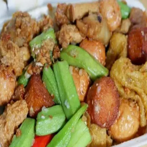 Hình ảnh Ăn Vặt Bọt Biển - Cá Viên Chiên Nước Mắm, Mì Trộn & Gà Sốt Hàn Quốc - Nguyễn Văn Quỳ