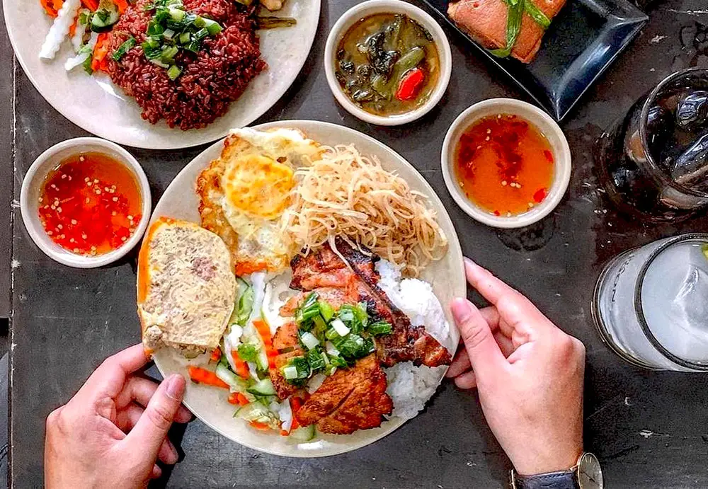 Hình ảnh Cơm sườn - chả - trứng