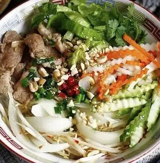 Hình ảnh Bún Thịt Xào Chả Giò