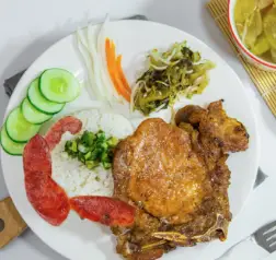 Hình ảnh Cơm sườn lạp xưởng