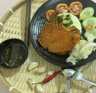 Hình ảnh Cơm tấm sườn cốt lết