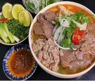 Hình ảnh Bún bò Huế tái