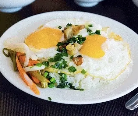 Hình ảnh Cơm Tấm Bì + 2 trứng ốp la
