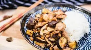 Hình ảnh Cơm đảo gà xào nấm