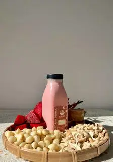 Hình ảnh Sữa macca - điều - củ dền - chà là
