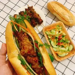 Hình ảnh Bánh mì thịt xiên nướng