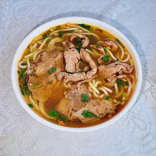 Hình ảnh Bún bò tái nạm