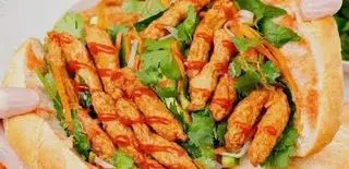 Hình ảnh Bánh mì chả cá