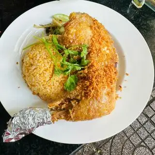 Hình ảnh Cơm gà xối mỡ lớn