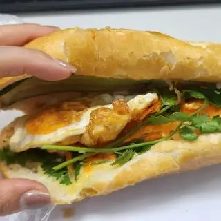 Hình ảnh Bánh mì ốp la 2 trứng